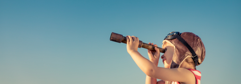 Mädchen mit Fernrohr